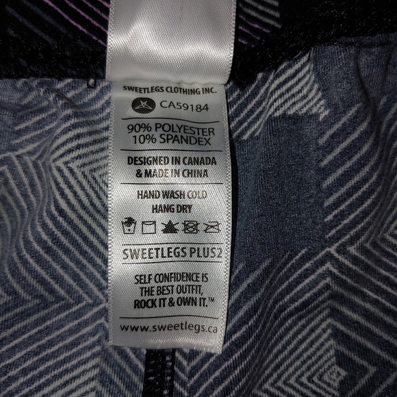 SweetLegs pink and white geo pattern basic leggings. Plus2 size. - Picture 4 of 5